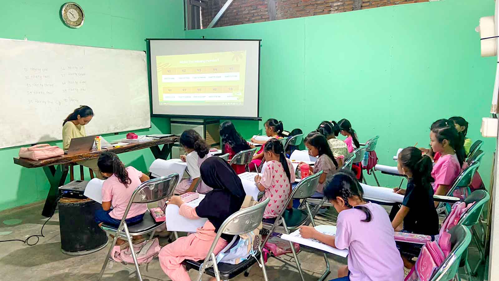 Tekhno Academy Gelar Pelatihan Bahasa Inggris Gratis Bersama JMM dan House of Knowledge